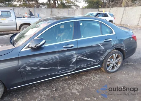 2015 Mercedes-Benz C 300 4Matic из США, поврежденный, VIN 55SWF4KB1FU066421